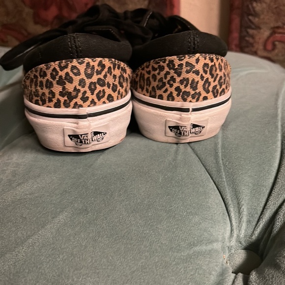 Leopard vans - Picture 2 of 2
